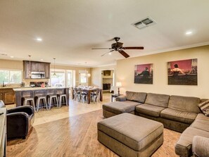 Habitación | Sala de estar | Televisión y reproductor de DVD