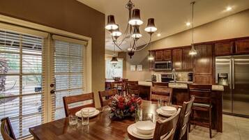 Room | In-room dining