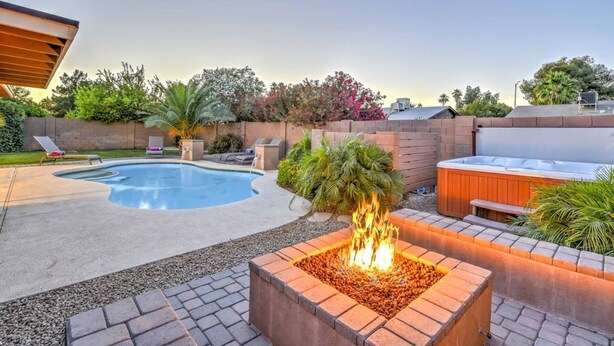 Unclassified image, 1 of 16, button - SLS Dobson Ranch Lovely Home - Resort Yard, Heated Pool, Spa (Mesa)