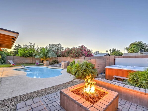 Property grounds - SLS Dobson Ranch Lovely Home - Resort Yard, Heated Pool, Spa (Mesa)