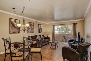 Living area - SLS Casa Requena with FREE Heated Pool & Spa. (Scottsdale)