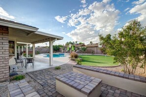 Exterior - SLS Paradise - Resort Yard with FREE Heated Pool, Spa, Boccie & More. (Phoenix)