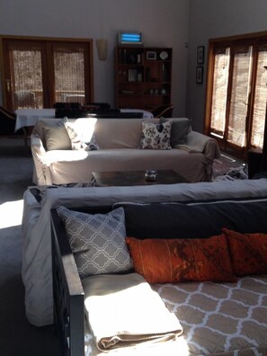 Habitación | Sala de estar | Televisión y reproductor de DVD