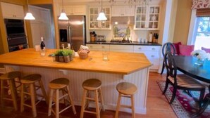 Room | Private kitchen - Elegant Acorn Cottage - Lodge In The Village Of Lake Placid (Lake Placid)
