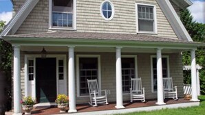 Front of property - Elegant Acorn Cottage - Lodge In The Village Of Lake Placid (Lake Placid)
