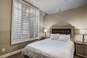 Room | 5 bedrooms, free WiFi - SLS Casa Royale - Ultimate Luxury Estate - Heated 7 Waterfall Pool, Spa, Volleyball & More (Phoenix)