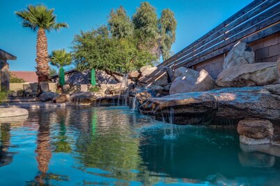 SLS Casa Royale - Ultimate Luxury Estate - Heated 7 Waterfall Pool, Spa, Volleyball & More