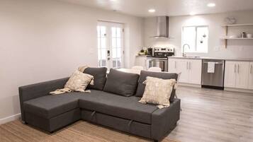 Room | 1 bedroom, in-room safe, free WiFi