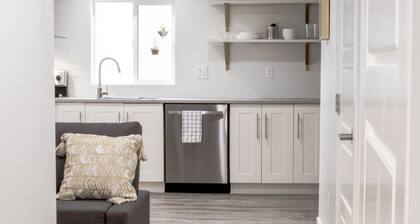 New Luxury Apt Close to Shops, Ski Resorts, and More