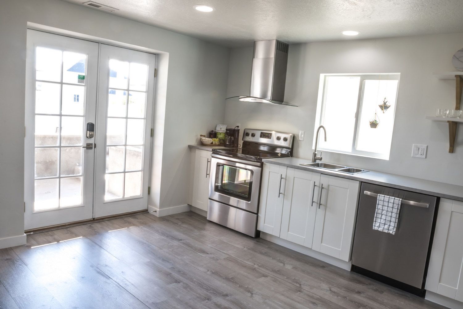 Room | Private kitchen | Fridge, microwave, oven, stovetop