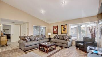 客房 | 起居區 | 電視