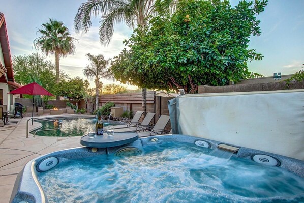 Bồn tắm spa ngoài trời