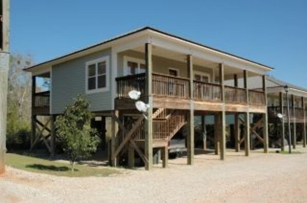 Front of property - Riverfront Cottage (Foley)
