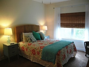 Room - Riverfront Cottage (Foley)