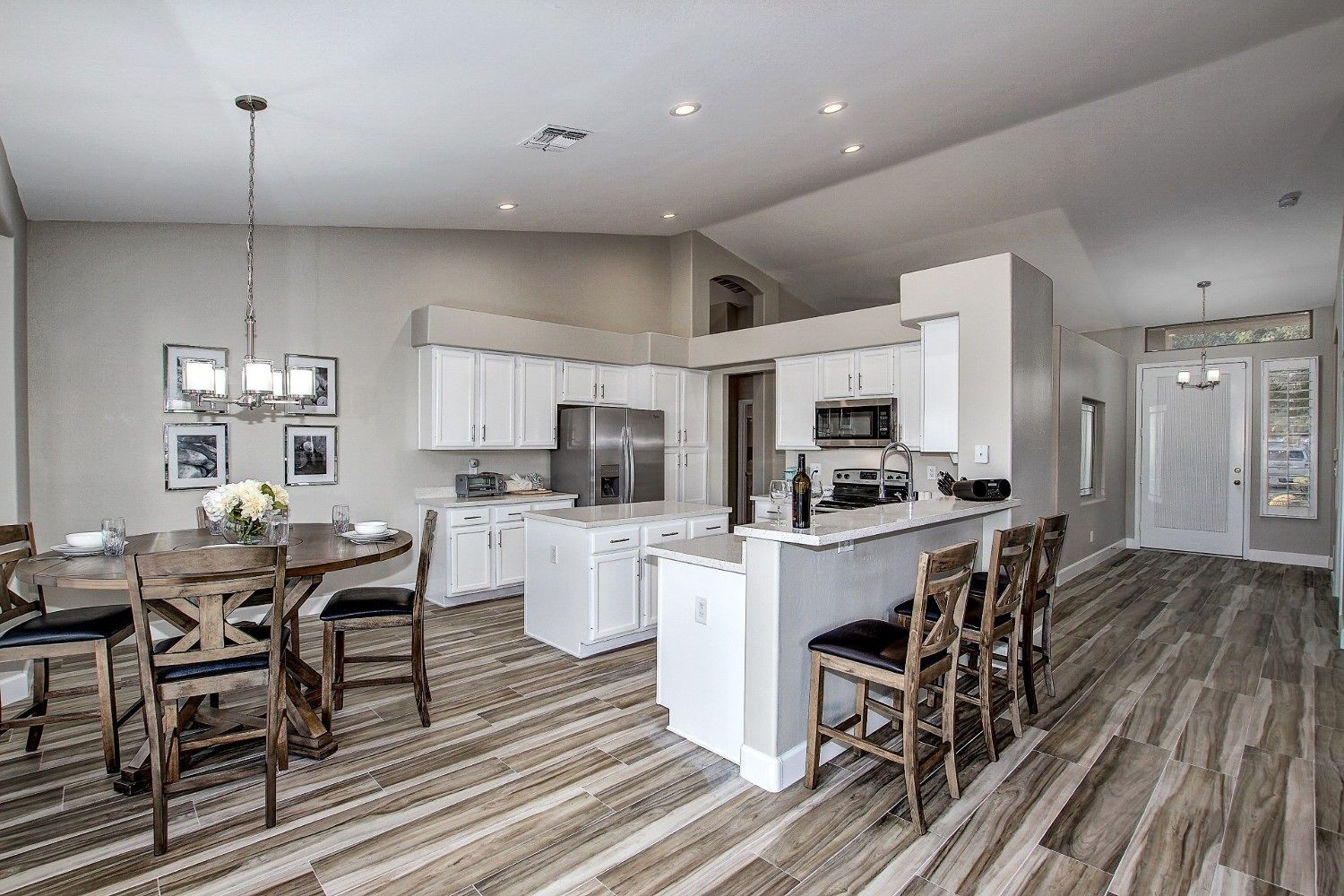 Room | Private kitchen | Fridge, microwave, oven, stovetop