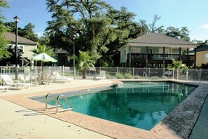 Outdoor pool - Cooks Landing Cottages (Foley)