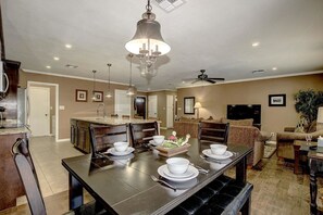 Room | In-room dining - SLS Desert Tierra - FREE Heated Pool, Spa, Pool Table & More. (Scottsdale)