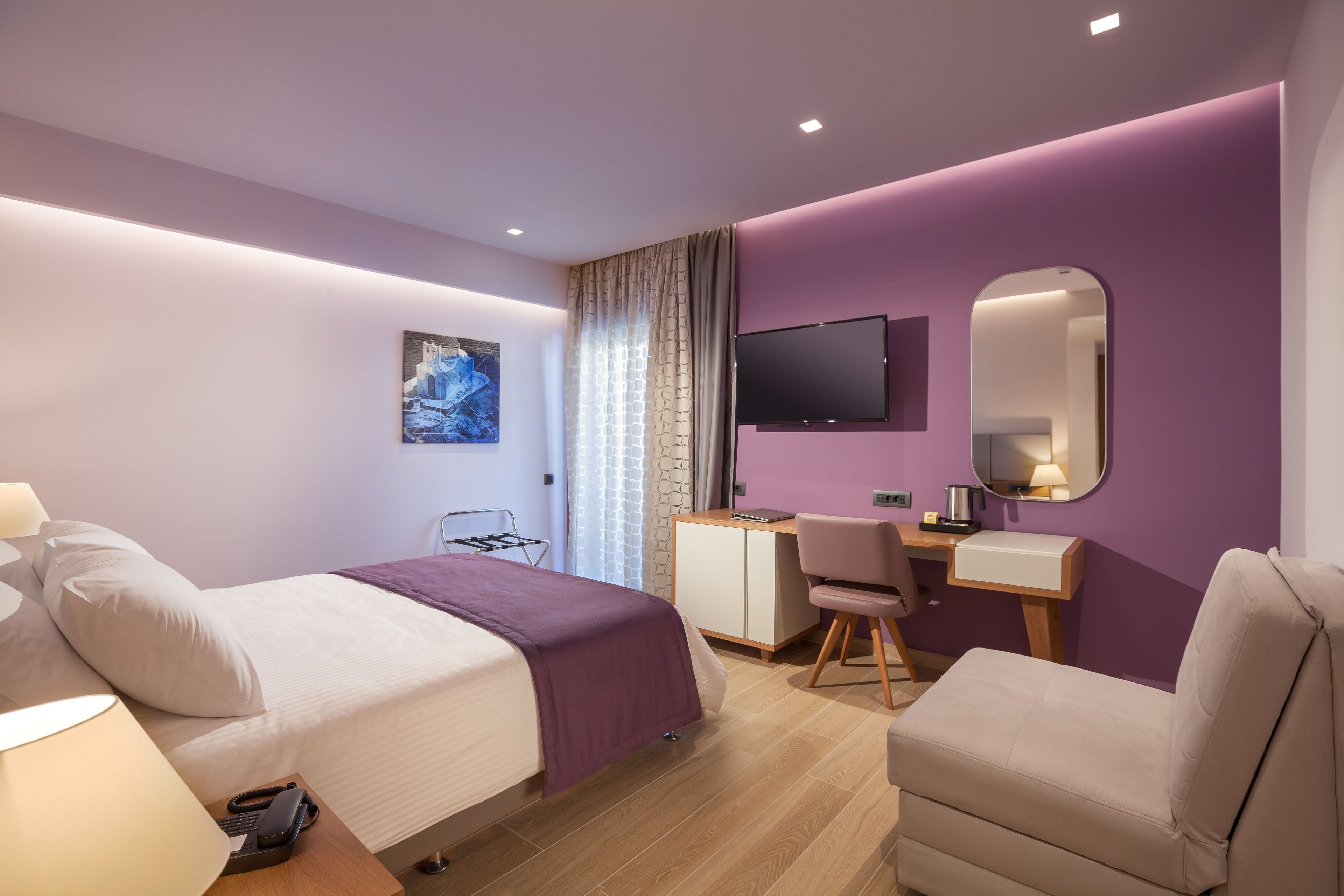 Memory-foam beds, in-room safe, desk, blackout curtains