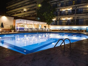Indoor pool, outdoor pool, pool umbrellas, sun loungers - Blue Lagoon City Hotel (Kos)