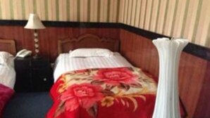 Double Room, Multiple Beds, Private Bathroom - Hotel Español (Vina del Mar)