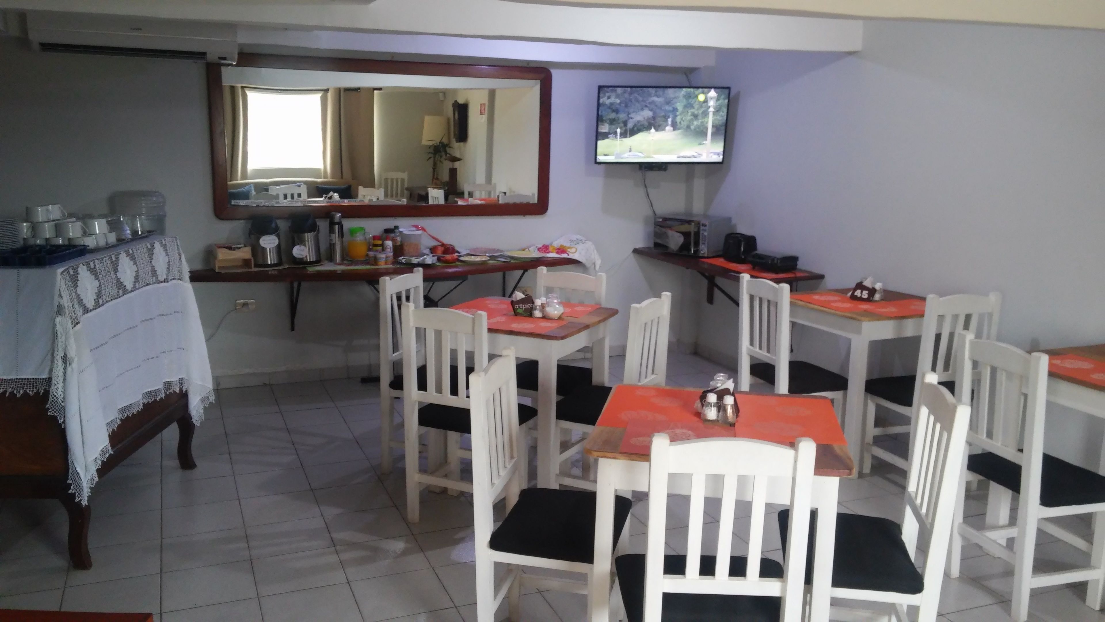 free daily continental breakfast