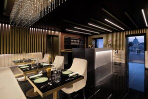 2 restaurants, breakfast, lunch, dinner served; Mediterranean cuisine 