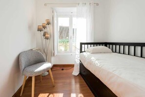 Appartement, 2 chambres, vue ville | 2 chambres, couette en duvet d'oie, rideaux occultants