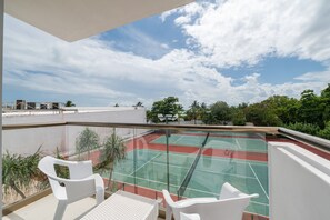 Standard Room, 1 Bedroom | In-room safe, individually decorated, desk, blackout drapes