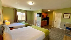 Phòng Suite Tiêu chuẩn, 2 giường cỡ queen, bếp nhỏ | Bàn, truy cập Internet không dây miễn phí, bộ trải giường 