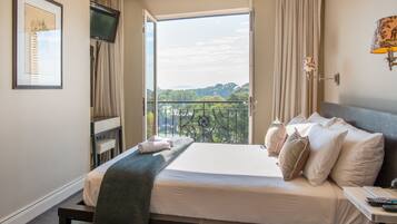 Luxury Suite, 2 Bedrooms, Kitchen, Ocean View | 2 bedrooms, Egyptian cotton sheets, premium bedding, down comforters
