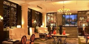 2 Bars/Lounges, Poolbar