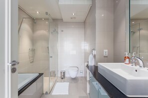 Presidential Penthouse, 3 Bedrooms, Kitchen, Ocean View | Bathroom | Designer toiletries, hair dryer, towels, soap - Cape Royale - WHosting (Cape Town)