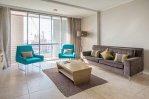 Apartment, 2 Bedrooms, Kitchen, Harbour View | Living area | 55-inch LED TV with satellite channels, TV, Netflix - Harbour Bridge - WHosting (Cape Town)