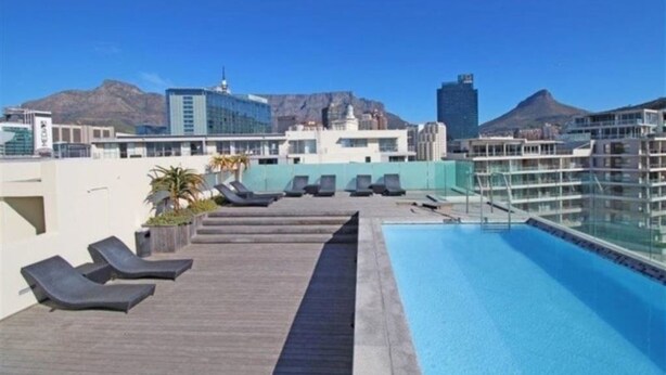 Outdoor pool - Harbour Bridge - WHosting (Cape Town)