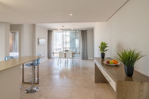 Apartment, 2 Bedrooms, Kitchen, Harbour View | In-room dining - Harbour Bridge - WHosting (Cape Town)