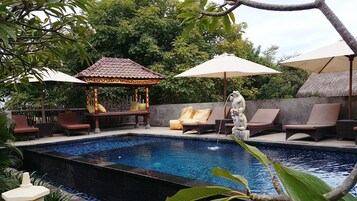 Outdoor pool, sun loungers
