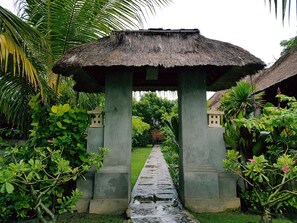Property grounds - The Akah Cottage (Lembongan Island)