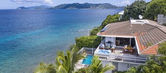 VILLA SUR L'EAU! PISCINE PRIVÉE & HOT TUB!  VUES!