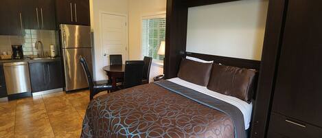 Iron/ironing board, free WiFi, bed sheets