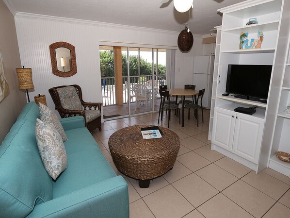 Televisión, reproductor de DVD, estéreo y oficina 