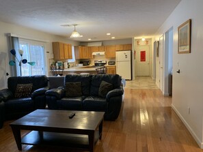 Una Smart TV, un reproductor de DVD