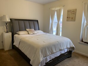 3 habitaciones, tabla de planchar con plancha, wifi y ropa de cama