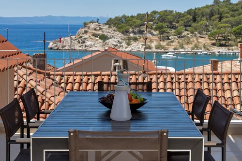 Luxury Penthouse on Main Square w/ Rooftop Terrace & Sea Views