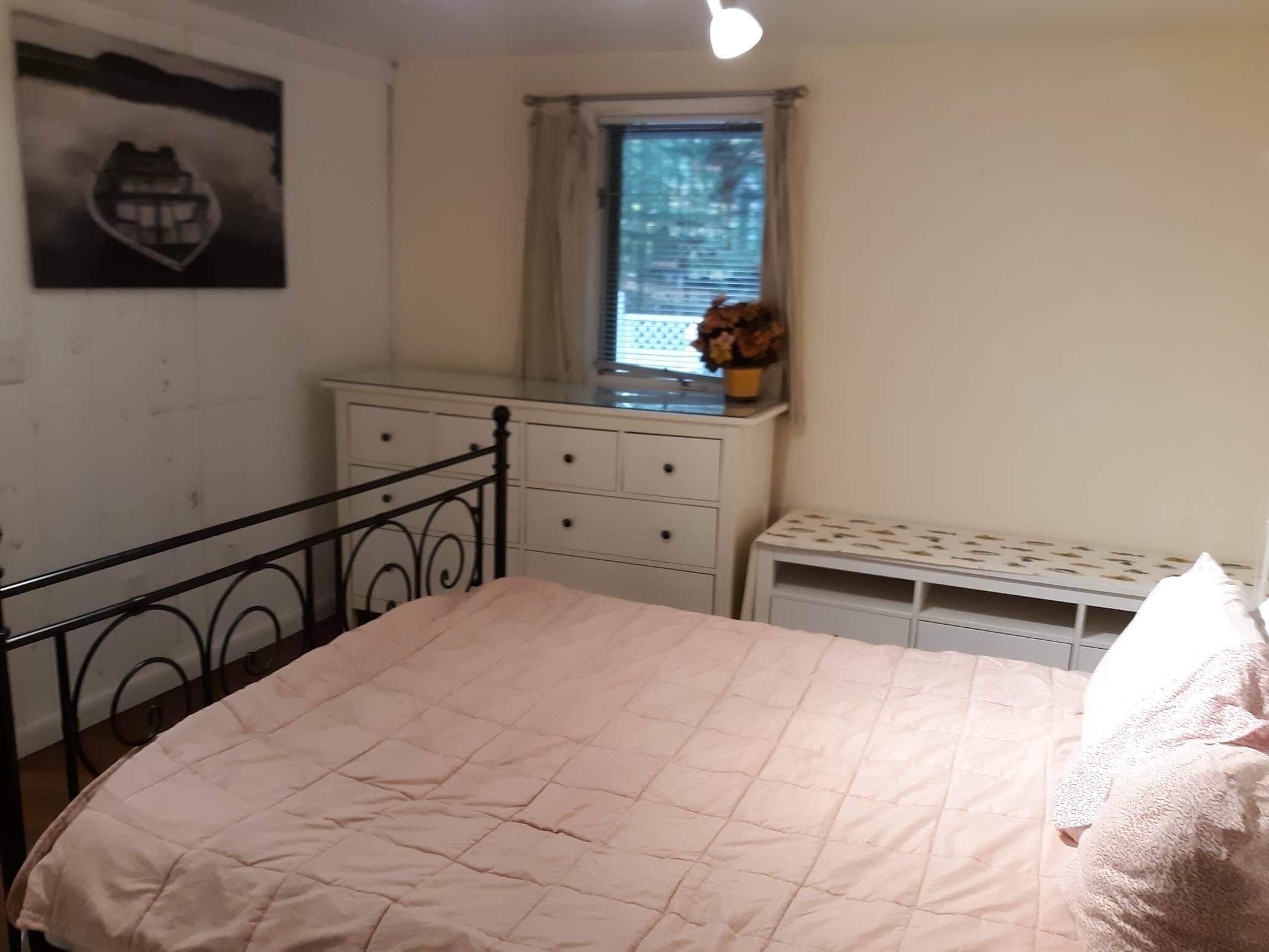 2 bedrooms, desk, iron/ironing board, free WiFi