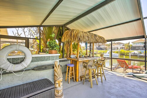 Solar-Heated Pool! Tropical Apollo Beach Hideaway
