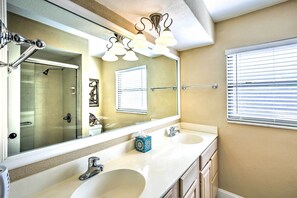 Towels - Solar-Heated Pool! Tropical Apollo Beach Hideaway (Apollo Beach)