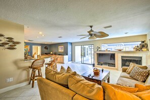 TV, stereo, computer monitors - Solar-Heated Pool! Tropical Apollo Beach Hideaway (Apollo Beach)