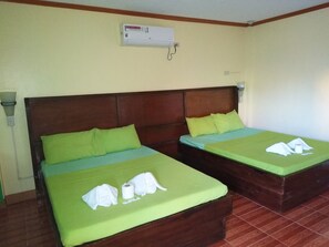 Dobbelt- eller tomannsrom – deluxe, 4 soverom, tilgjengelighetstilpasset, resort-utsikt | 1 soverom, sengetøy av topp kvalitet og safe på rommet