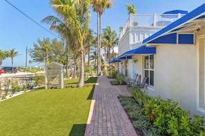 Property grounds - Island Life #7 Beach Club AMI RVA (Bradenton Beach)