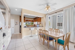 Dining - 2BR Cedars East #814–Bay Views & Tennis by RVA (Longboat Key)